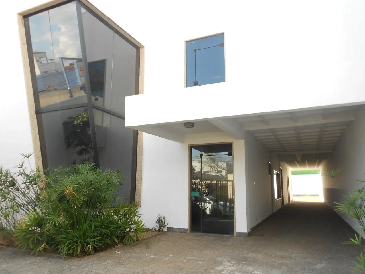 EXCELENTE PRÉDIO COMERCIAL PARA INVESTIMENTO. 12 SALAS.