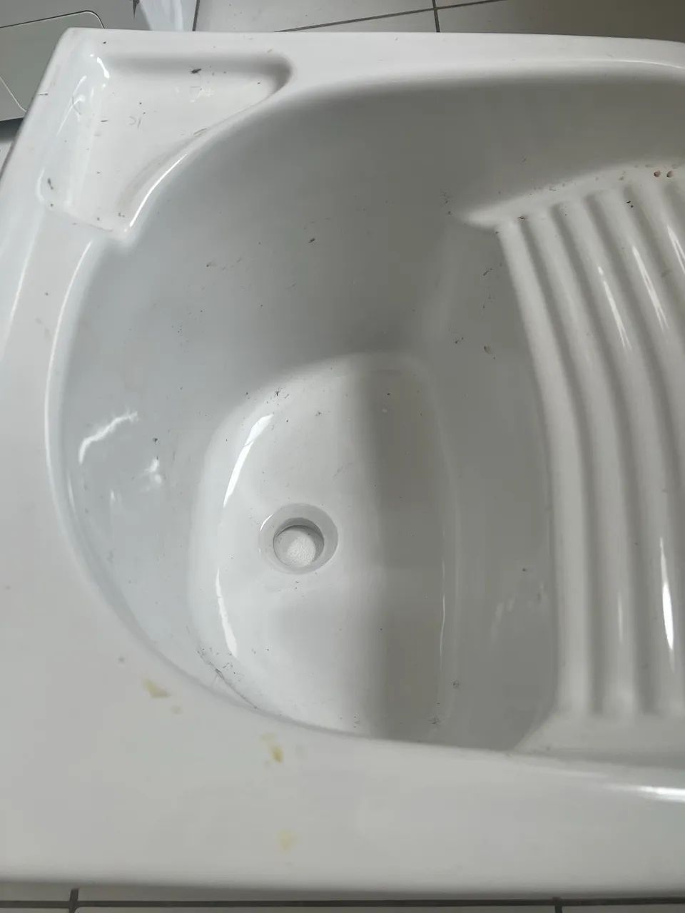Tanquinho de lavar roupa branco usado - Foto 2