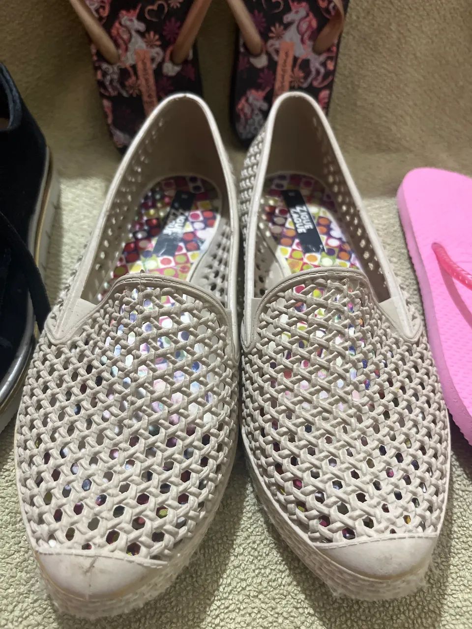 Sapatilhas e chinelo  - Foto 3