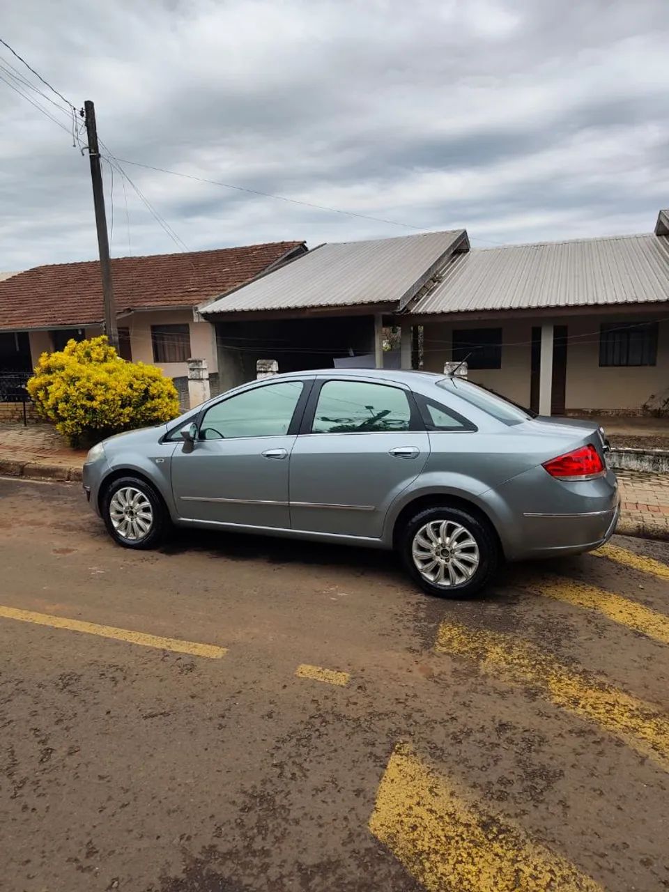 Fiat Linea LINEA ESSENCE 1.8 Flex 16V 4p 2015
