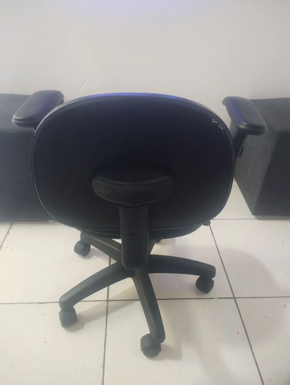 CADEIRA GIRATÓRIA COM BRAÇO  - Foto 3