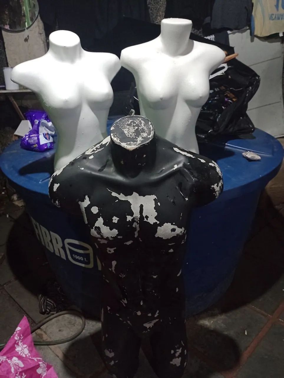 manequins busto femininos de plástico e um masculino  - Foto 3