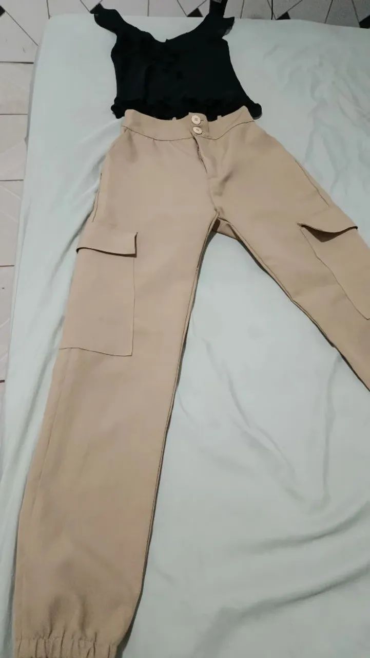 Calça cargo + blusa preta - Foto 3