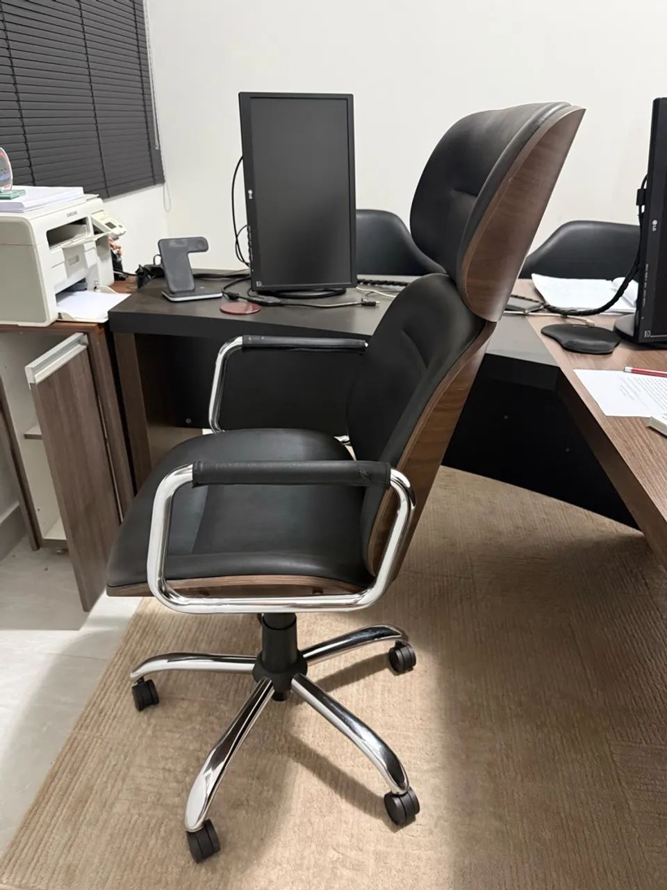 CADEIRA EAMES PRESIDENTE COM RODINHAS DESIGN OFFICE - Foto 2