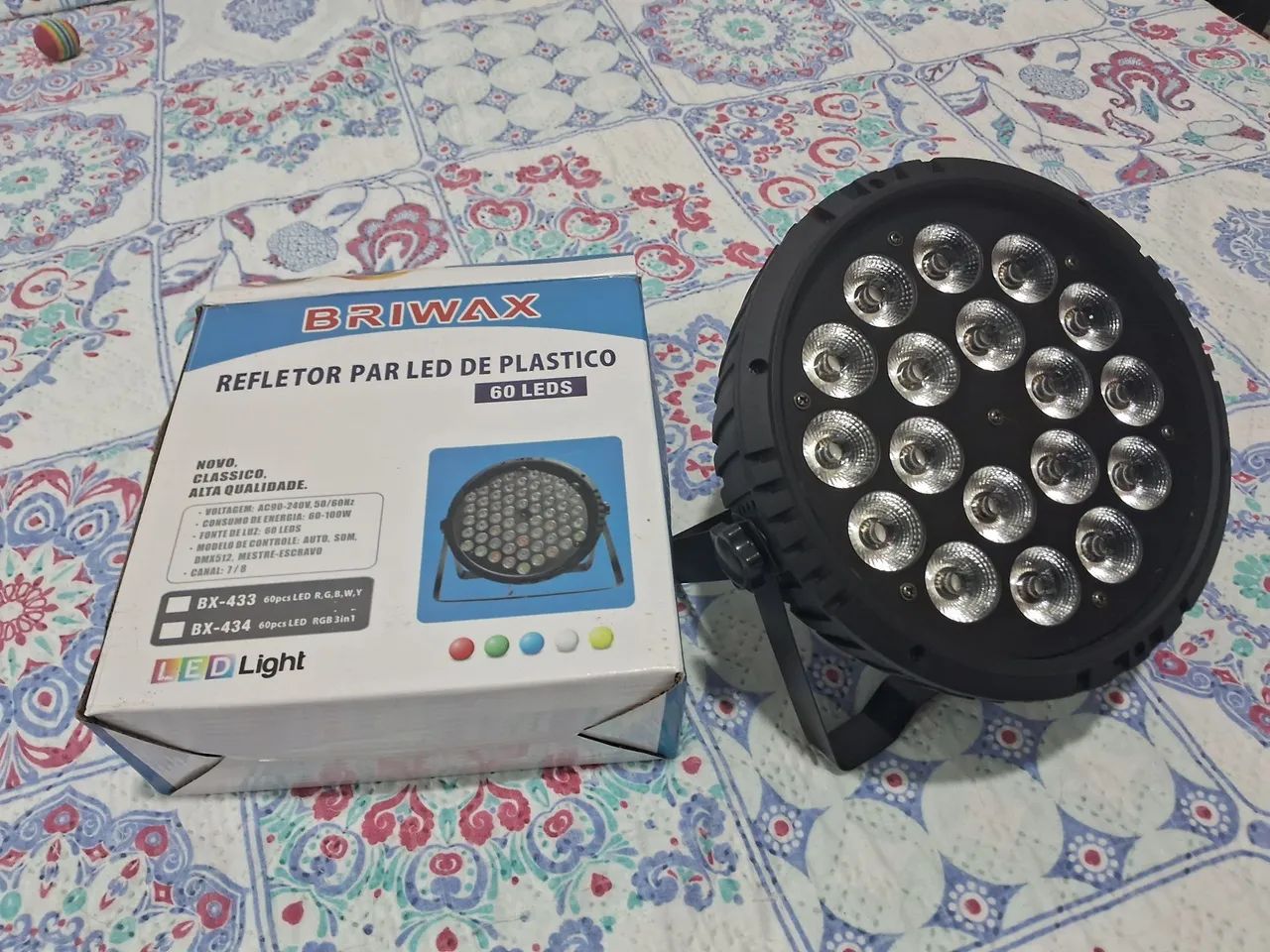 Vendo Mesa de Luz Pilot 2000, 10  refletores par lead e 1 mini moving head light. - Foto 2