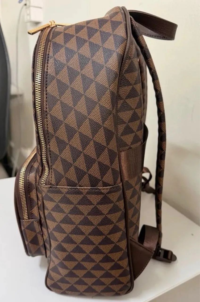 Mochila estampa triângulo 