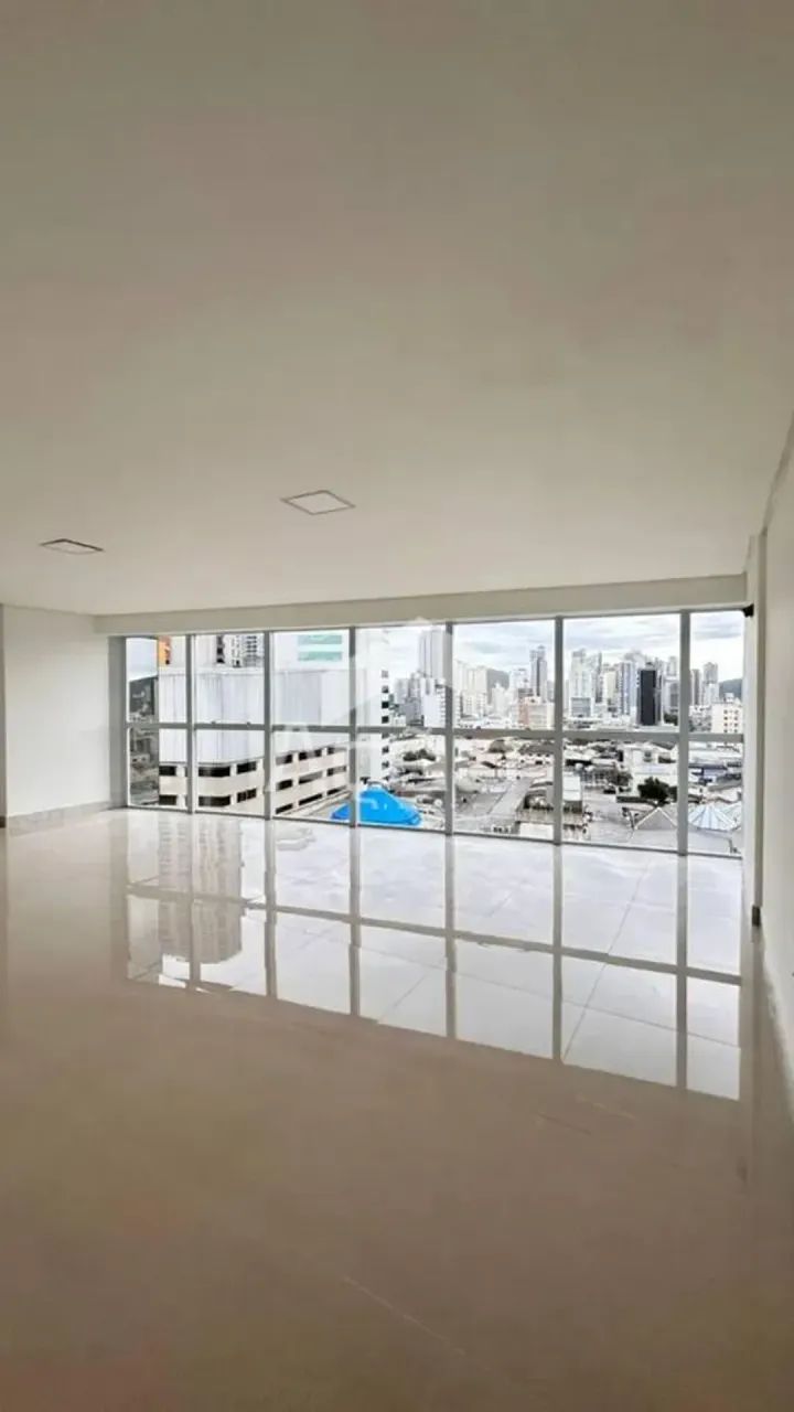 Sala Comercial Para Locação Com 49m² no Centro de Itajaí/SC - Foto 2