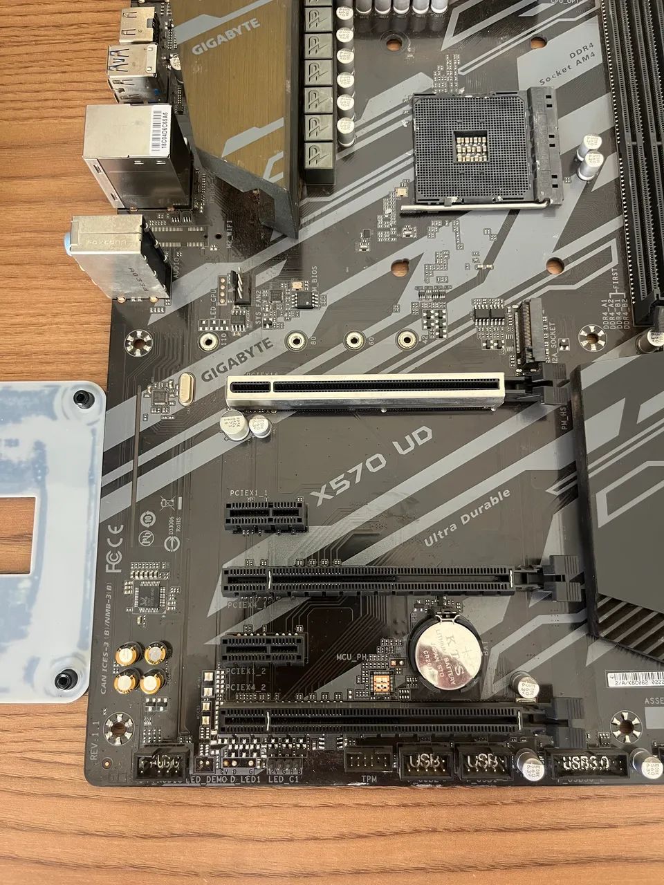 X570 Gigabyte UD Gaming  - Foto 3
