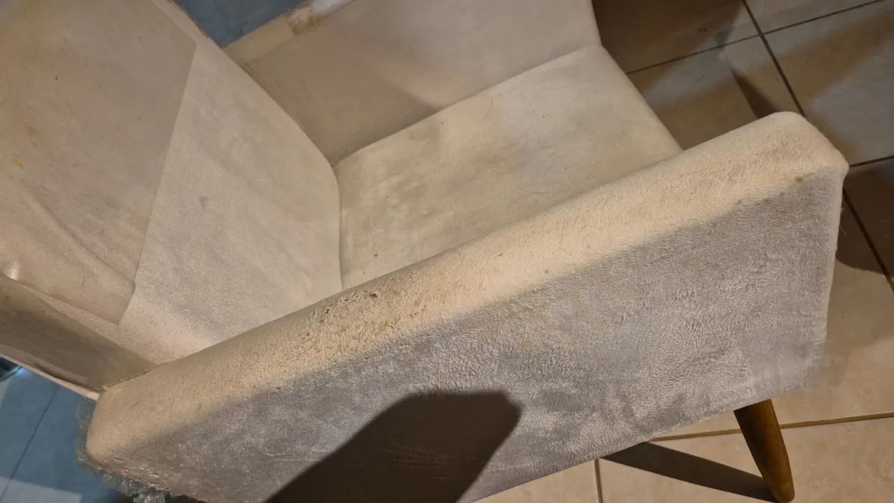 2 poltronas suede bege doação  - Foto 2
