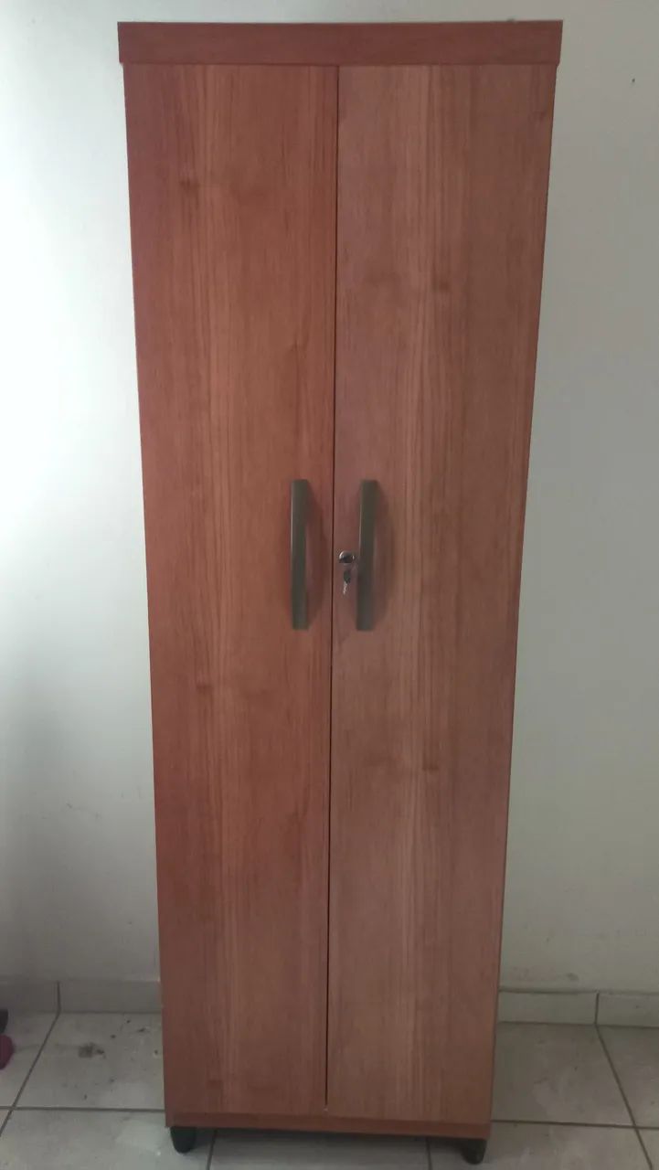 Armário multiuso conservado 