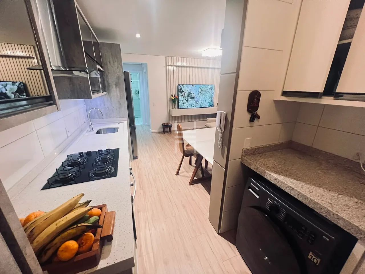 Apartamento no Aririú, com 57m², 2 quartos e 2 sacadas