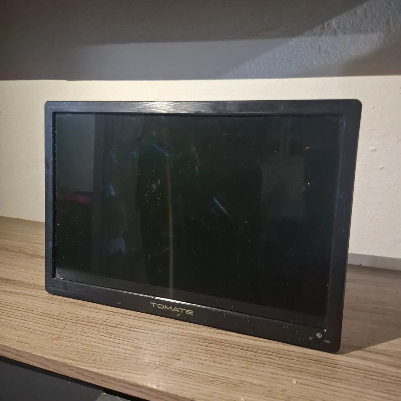 TV Portátil 14 Polegadas Tomate com HDMI e Controle - Seminova - Foto 3