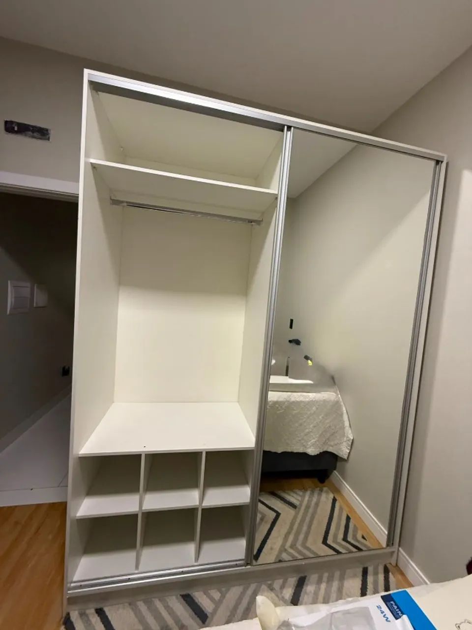 Guarda-roupa em MDF com espelho - Foto 3
