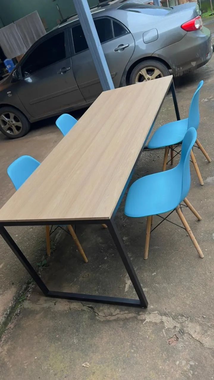 Mesa estilo industrial com 4 cadeiras seminovas  - Foto 2
