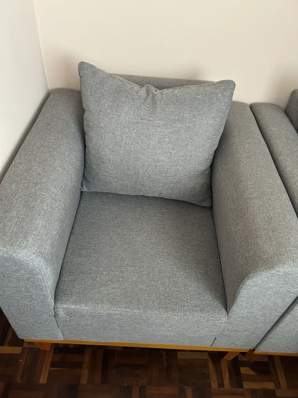 2 Poltronas tecido liso cor cinza  - Foto 4