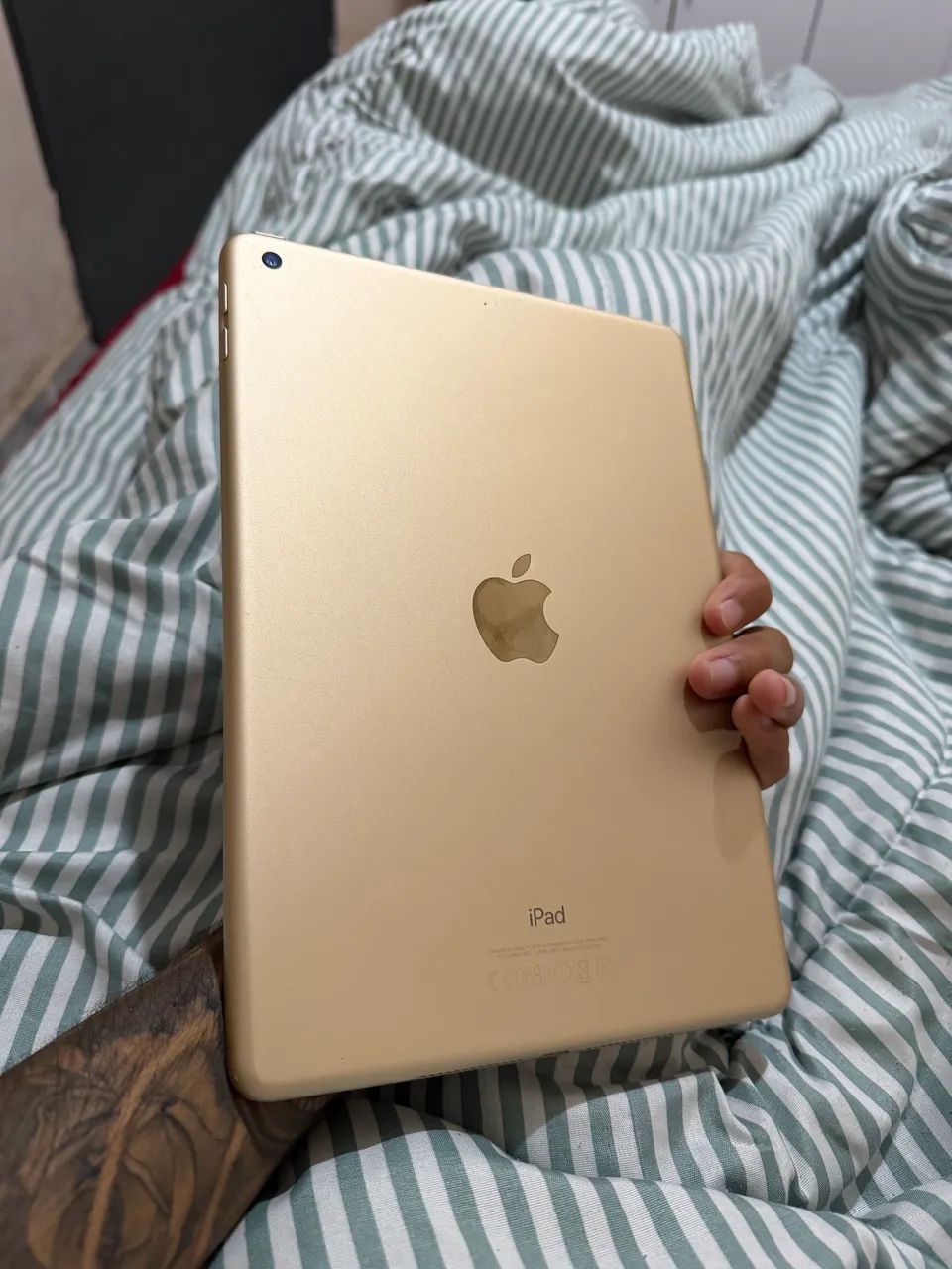 Vendo iPad pegando tudo normal apenas tela trincada  - Foto 4