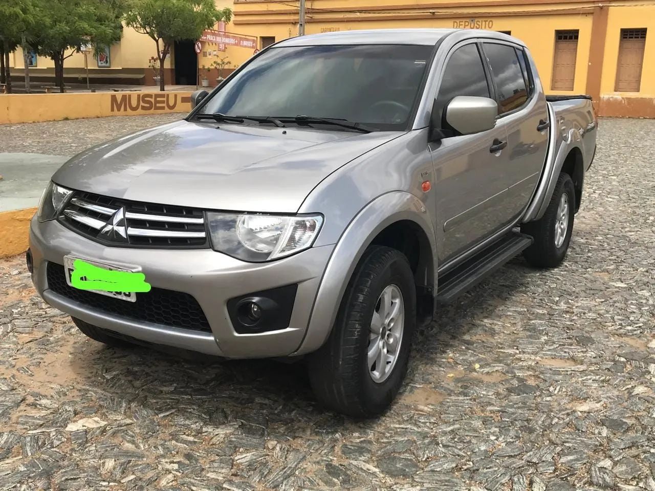 Mitsubishi L200 Triton HLS 2.4 Flex 16V CD Mec. 2015 2015