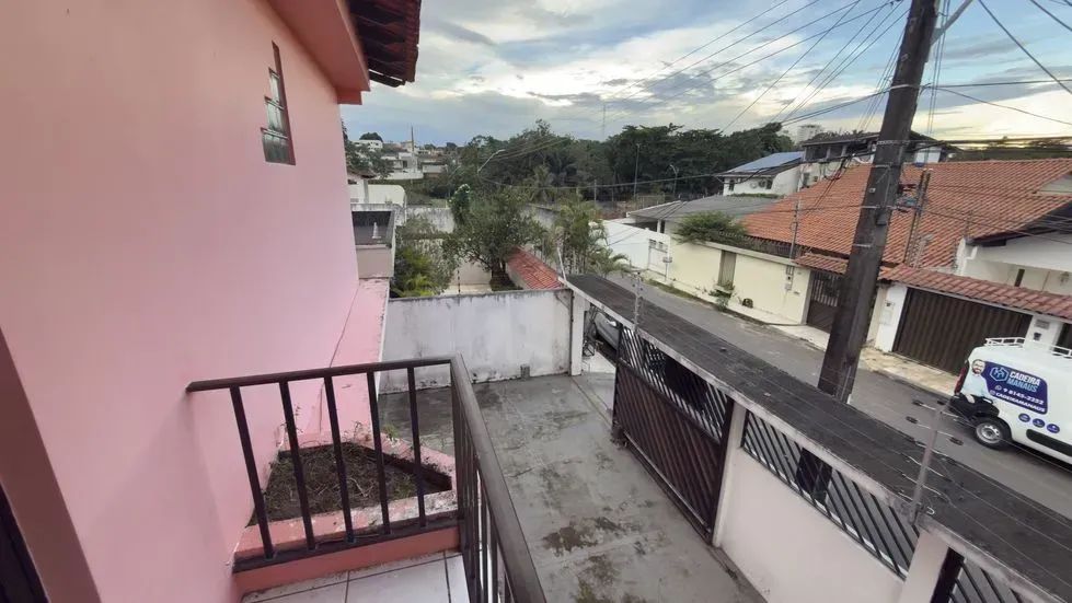 Casa com 4 quartos e garagem para 6 carros em Adrianópolis - Foto 2