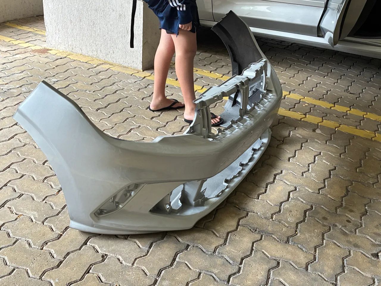Para-choque dianteiro Argo 2018-2022 pintado prata - Foto 3