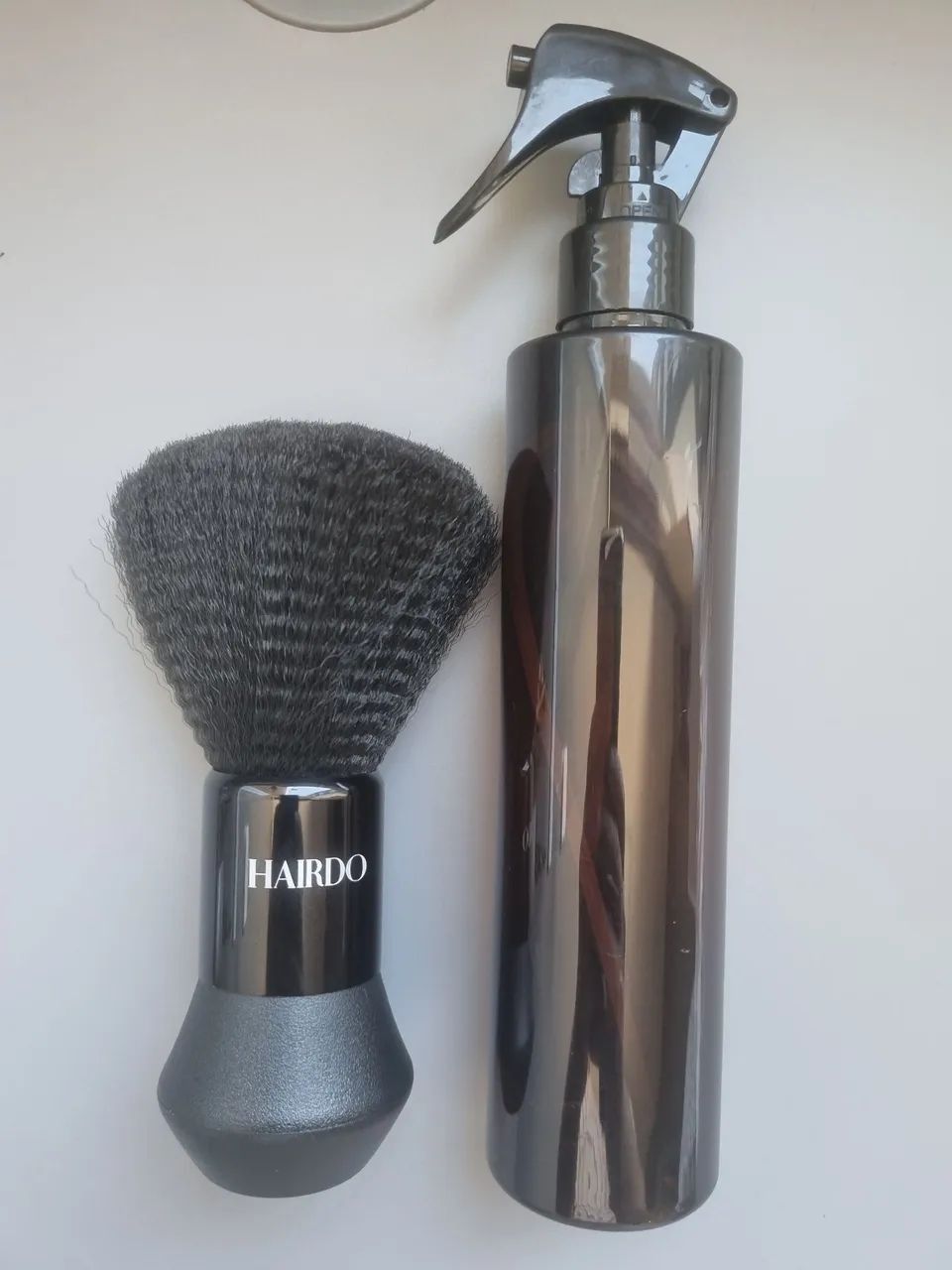Kit barbeiro profissional borrifador e espanador