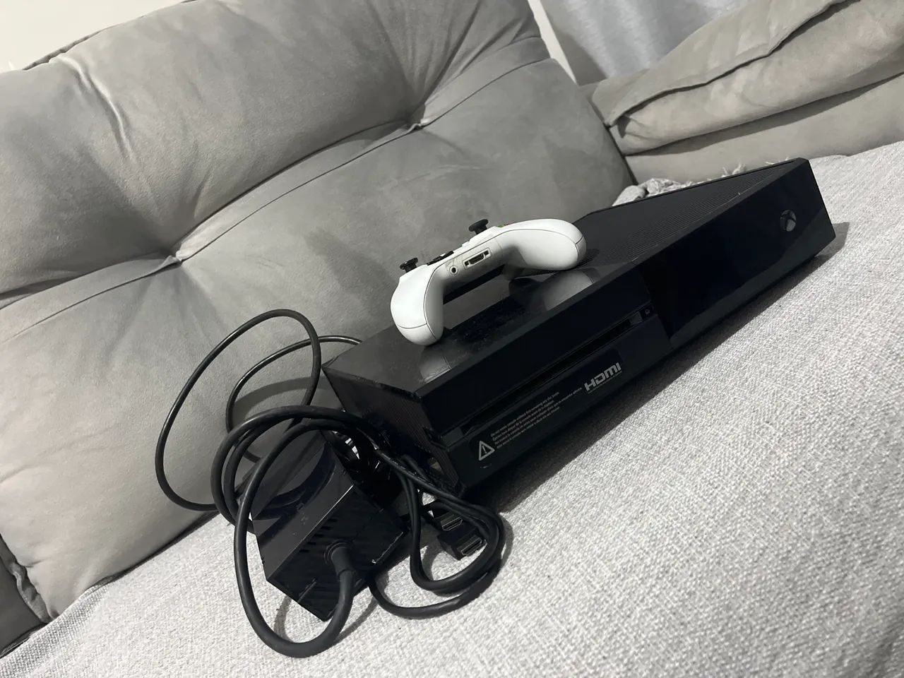 Xbox one com dois controles e jogo  por 1500