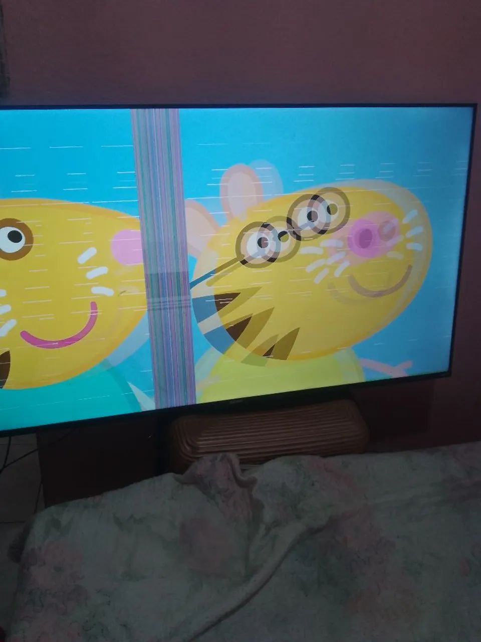 Vendo tv de 50 polegadas smart mas com listas na tela mas funcionando normal.. - Foto 4