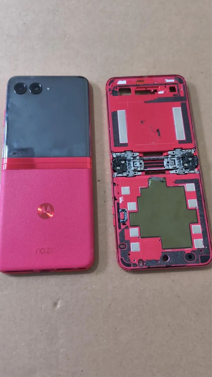 Moto Razr 40 ultra com defeito  - Foto 4