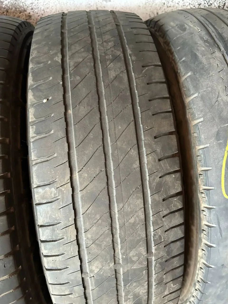 Pneus 225 75 16 C Michelin