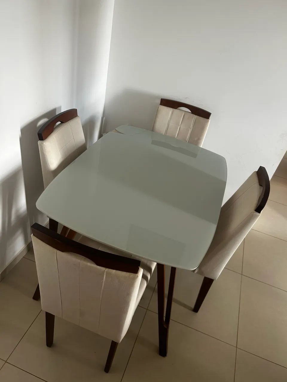 MESA RETRÔ COM TAMPO DE MADEIRA E VIDRO (com avaria) - Foto 2