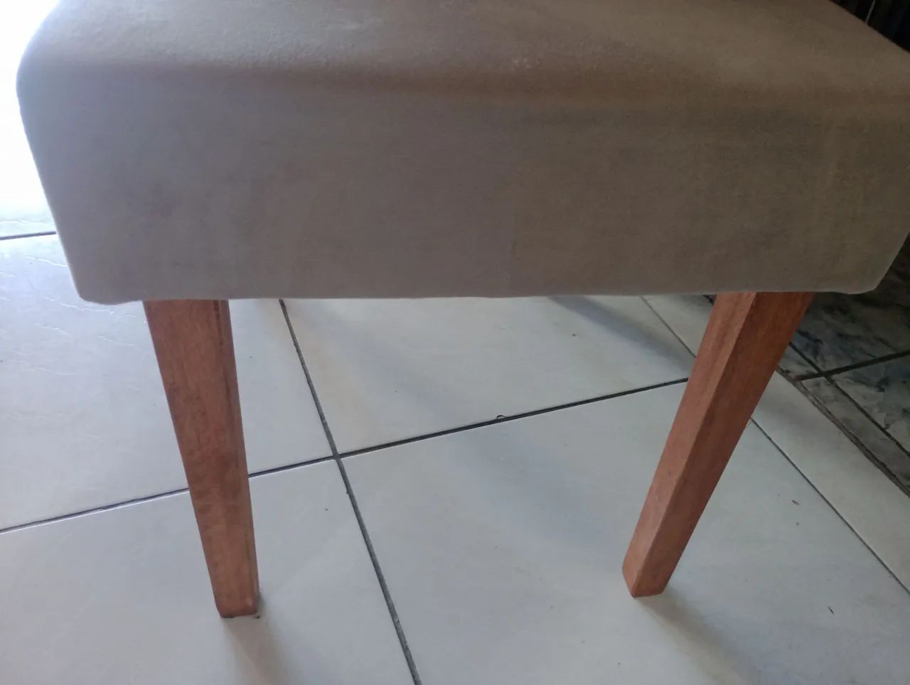 Mesa com 4 cadeiras semi nova com tampo  vidro laqueado  - Foto 5