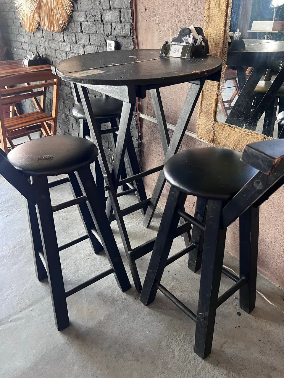 4 bistrôres e 8 banquetas - Foto 3