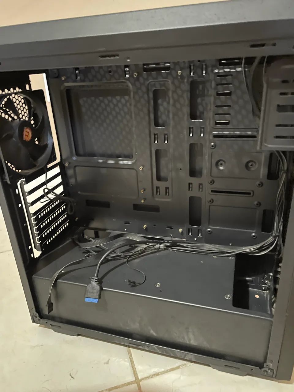 Gabinete Thermaltake tt v100 Full Tower - Foto 4