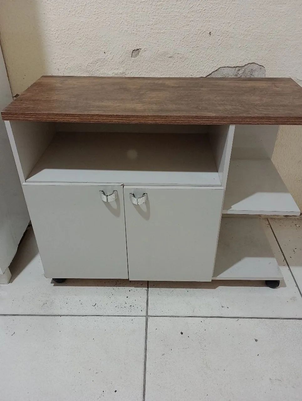 Vendo um rache com painel de parede