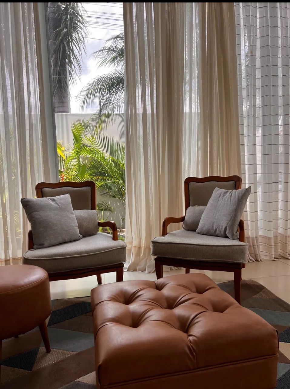 Vende-se Conjunto de Poltronas Clássicas - Madeira Maciça - Foto 2