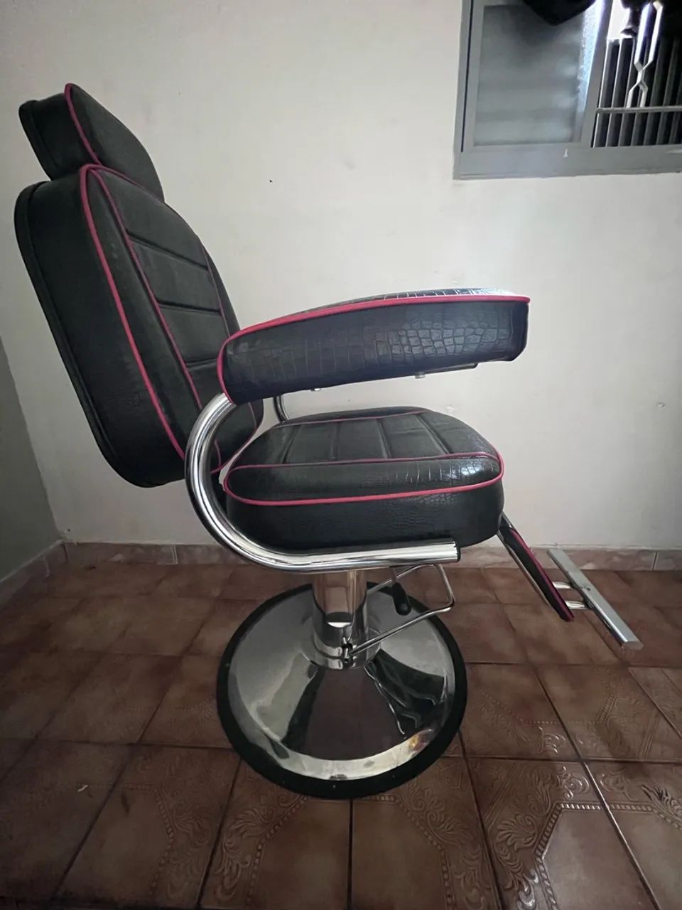 Cadeira de Barbeiro Profissional - Excelente Estado | 4 Meses de Uso - Foto 4