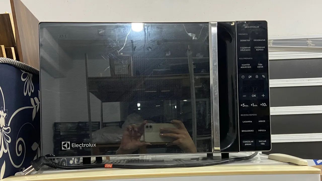 Microondas Eletrolux- 21L