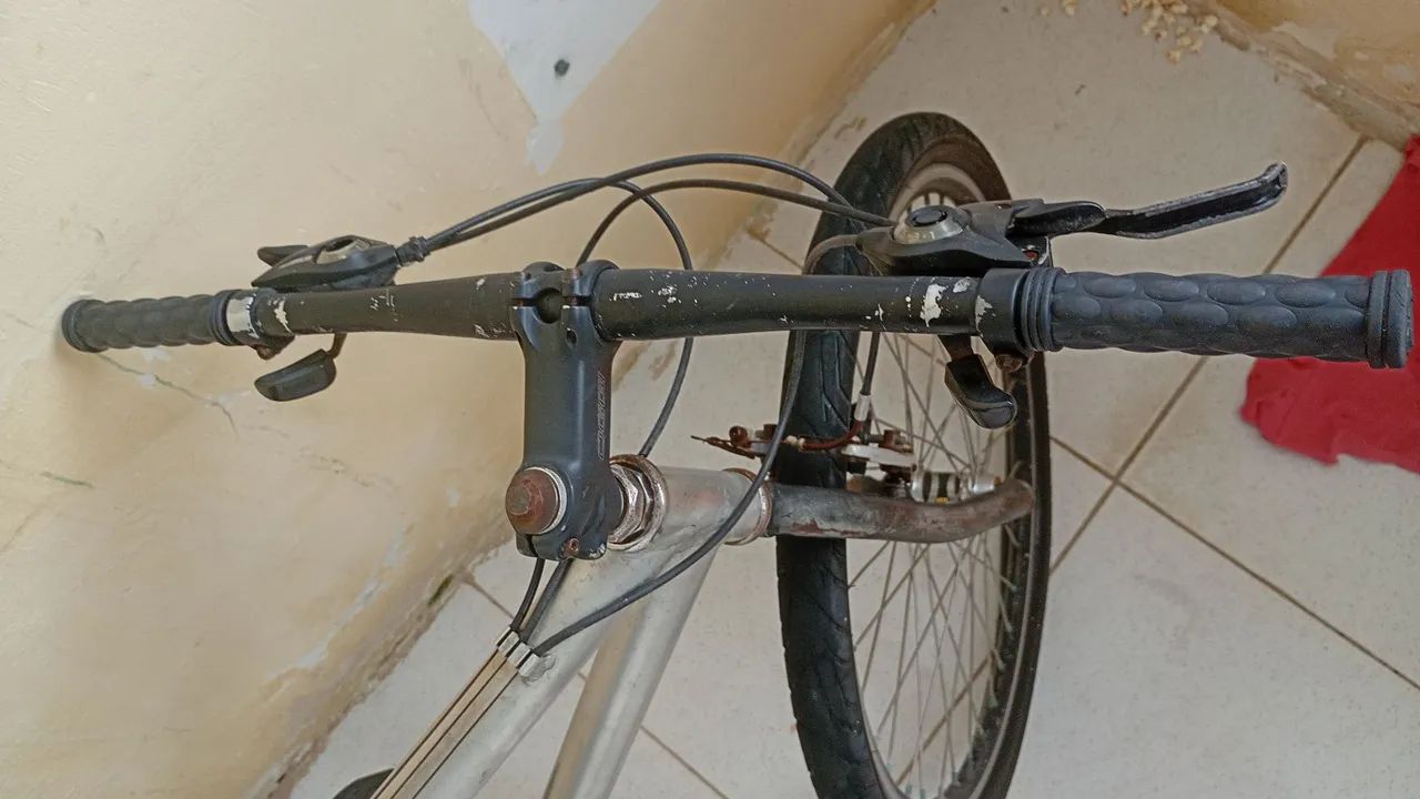 Bicicleta Quadro de alumínio, aro 26. - Foto 2
