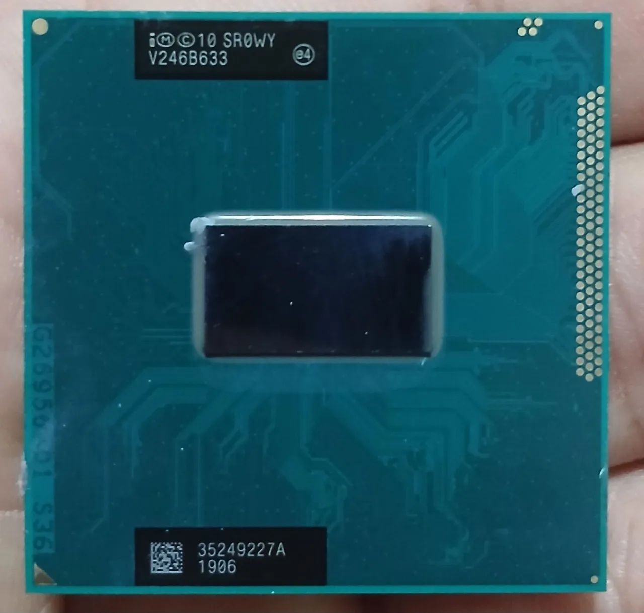 Modelo: Intel Core i5-3230M (Código SR0WY / Lote V246B633).