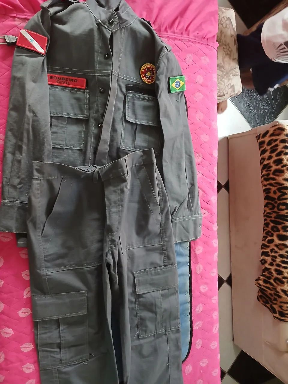 Uniforme de bombeiro civil 