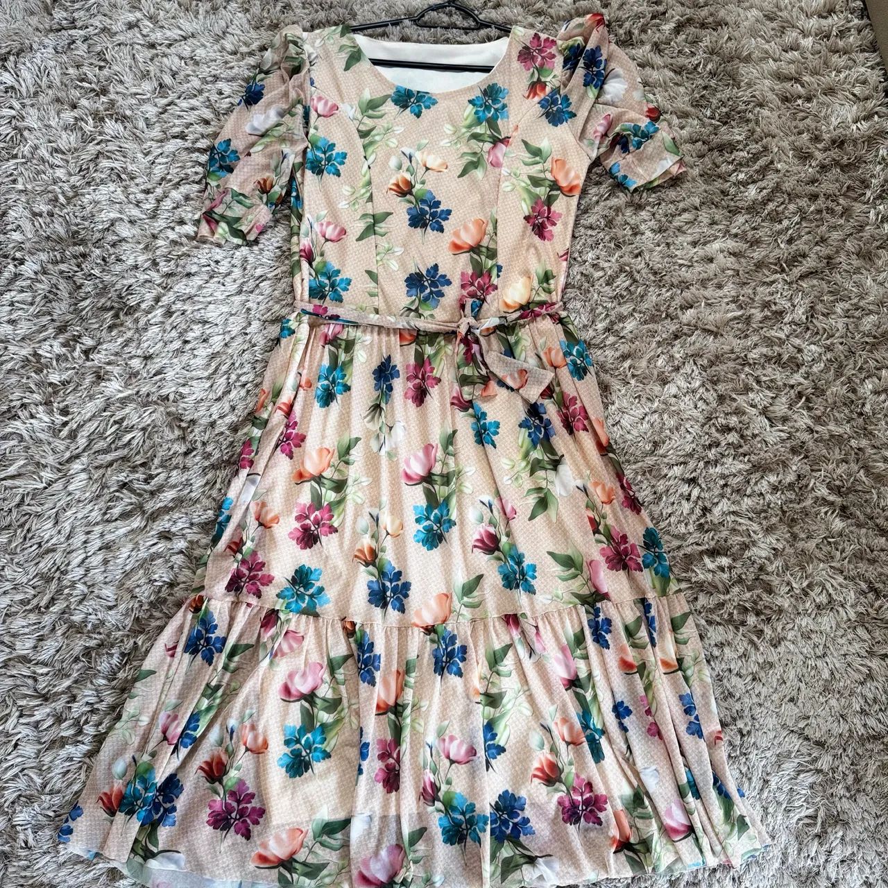 Vestido NOVO , tule, G serve até 44