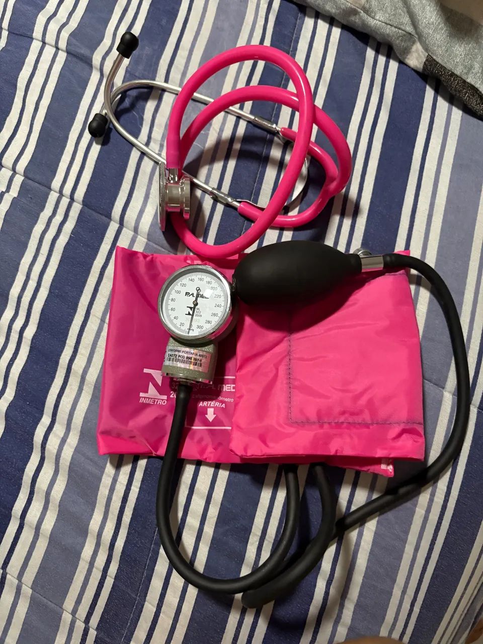 estetoscópio e esfigmomanômetro - Foto 3