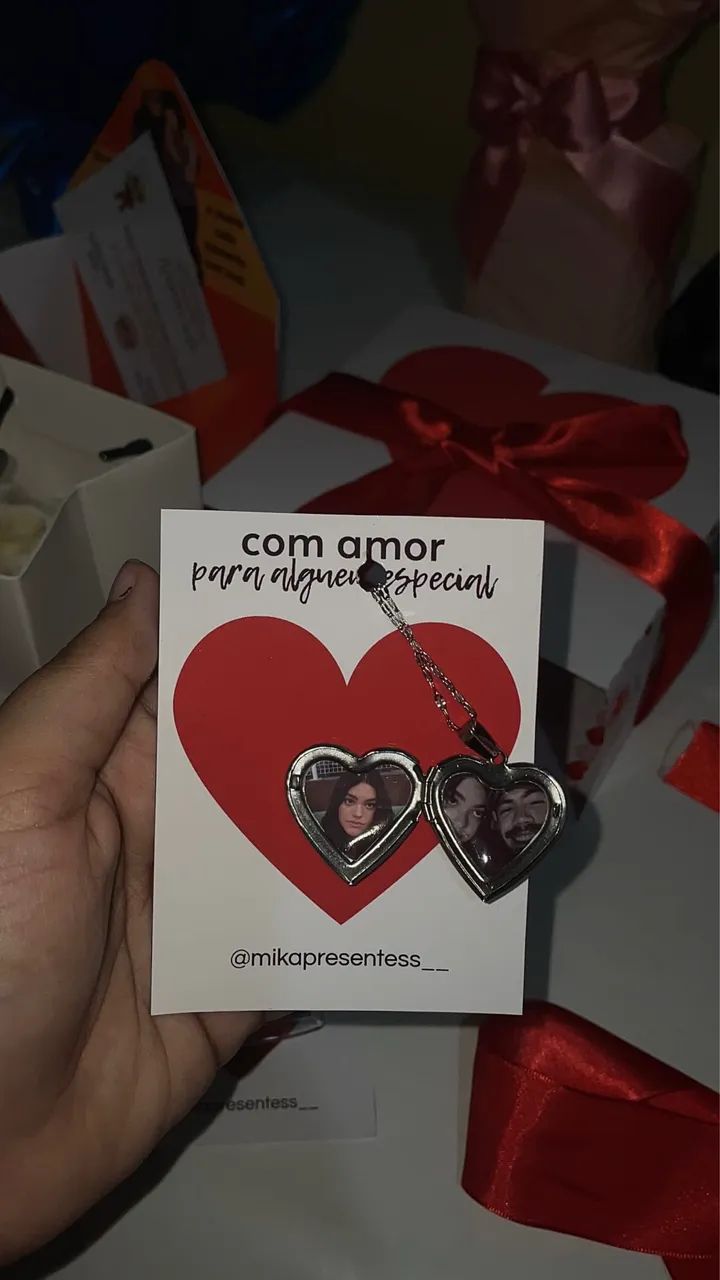 Colar relicário