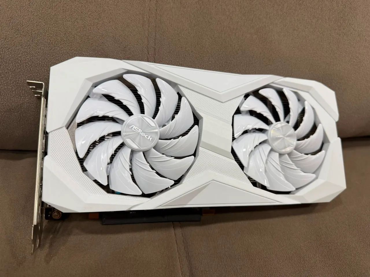 Placa de vídeo RX 6600 8 GB BRANCO ?