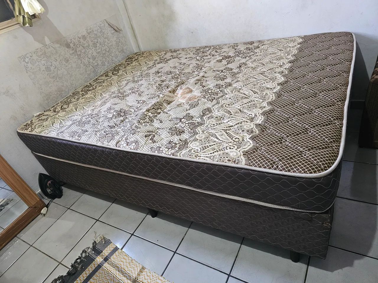 Vende - se cama box em perfeito estado de conservação. 
