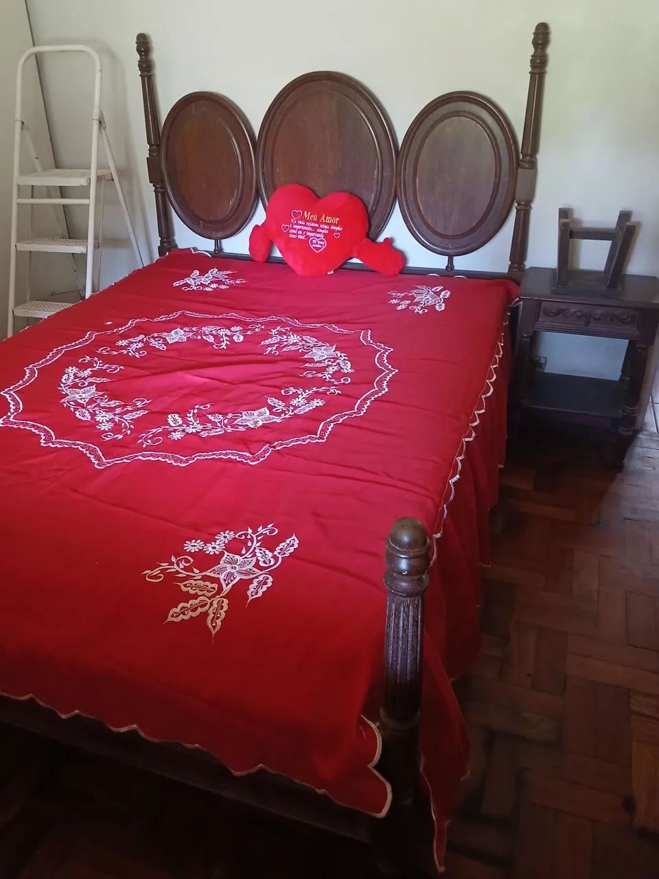Conjunto cama de casal e 2 mesinhas de cabeceira