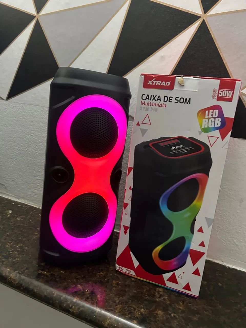 Caixa de som, via Bluetooth 