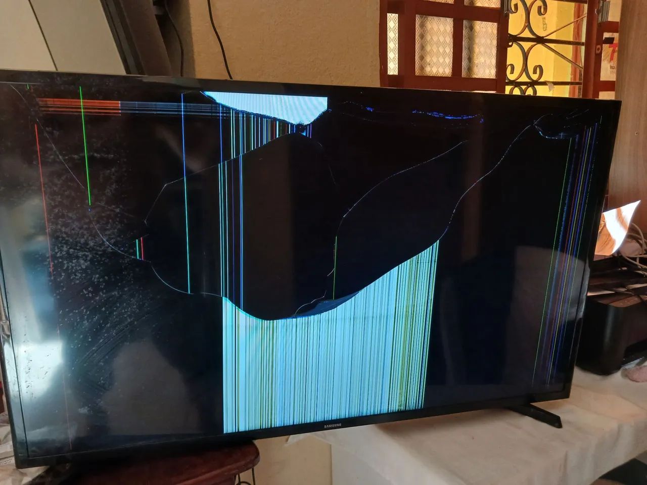 Tv Samsung 43 com defeito 