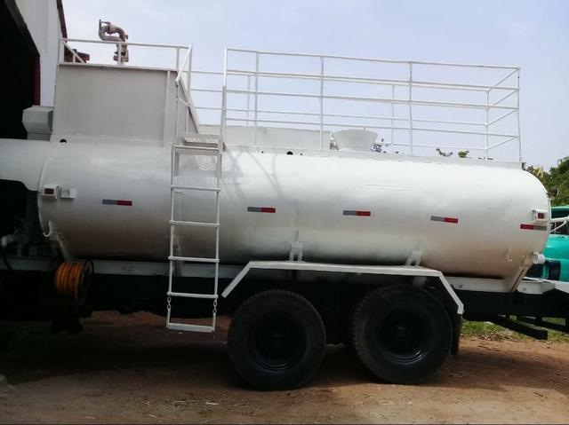 Ford cargo 2422 pipa
