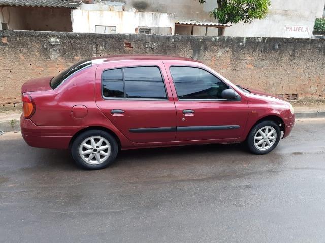 Renault Clio Sedãn completo
