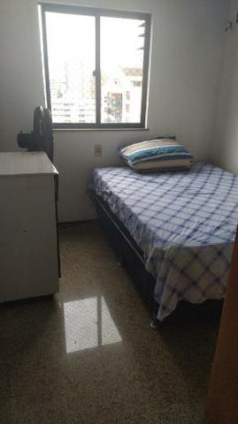 Quarto mobiliado no Meireles